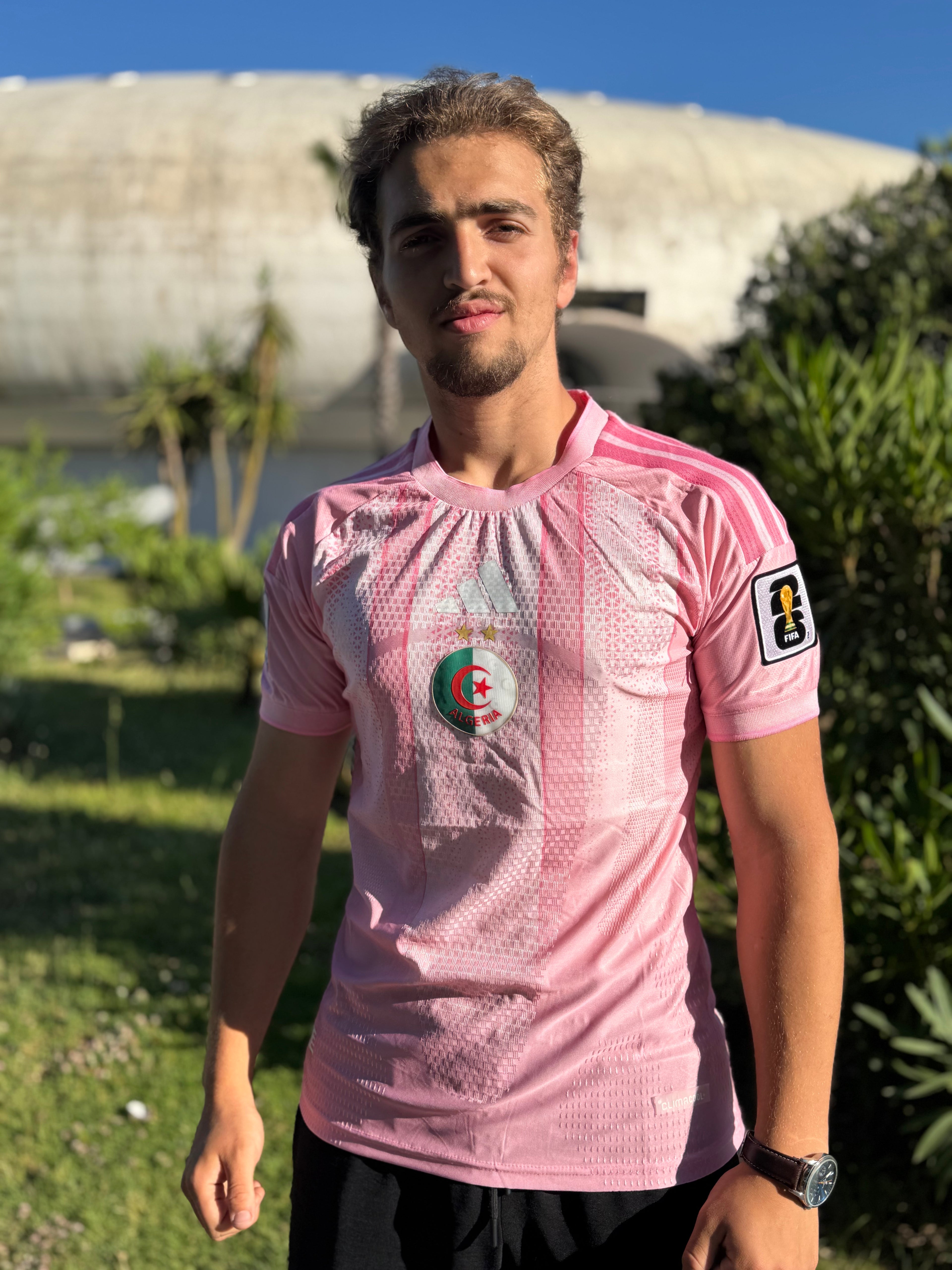 قميص المنتخب الجزائري 2026 الوردي