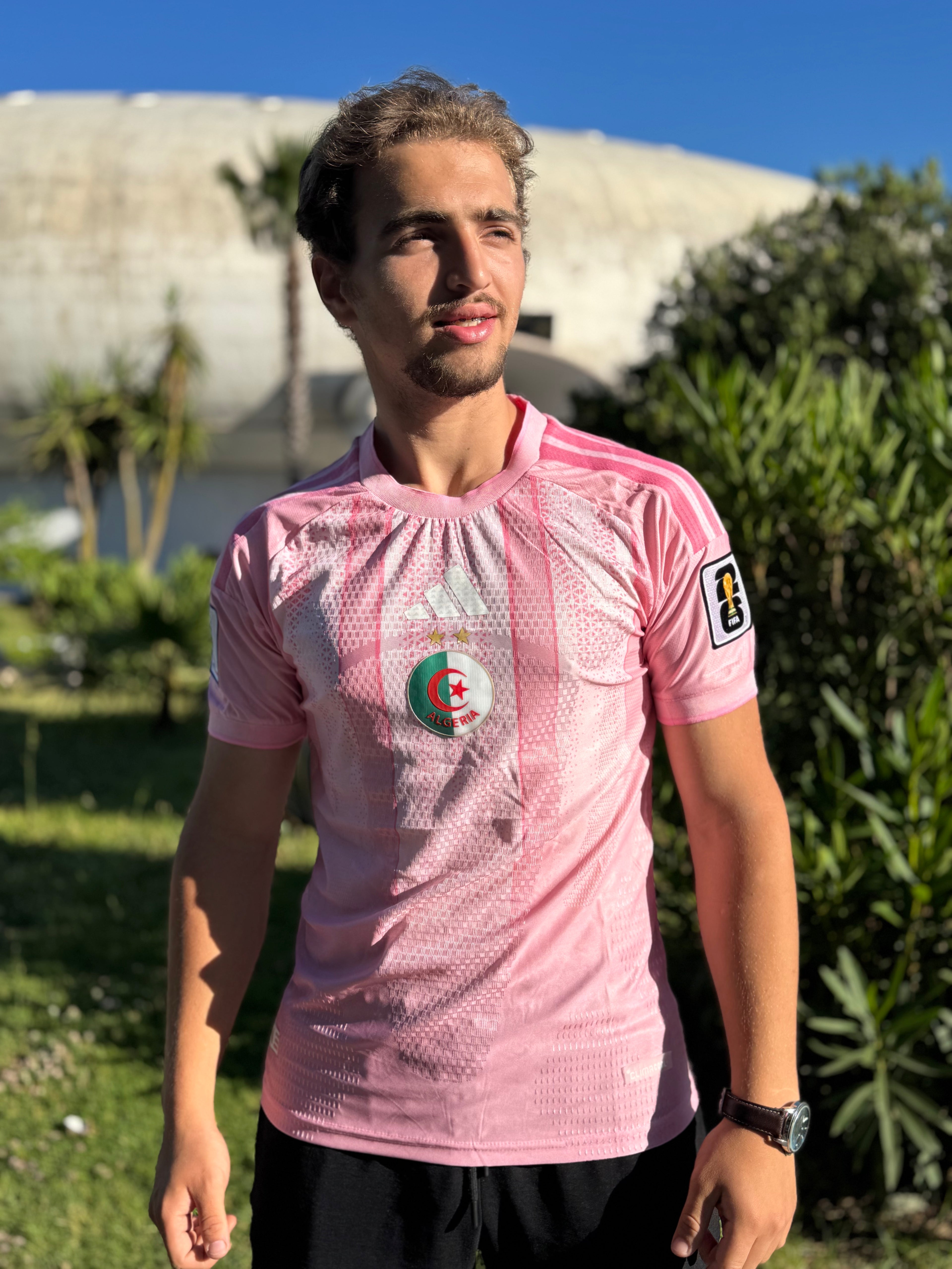 قميص المنتخب الجزائري 2026 الوردي