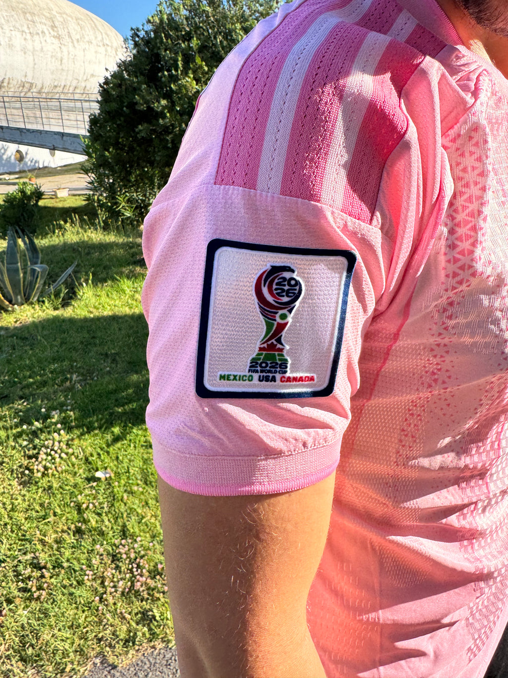 قميص المنتخب الجزائري 2026 الوردي