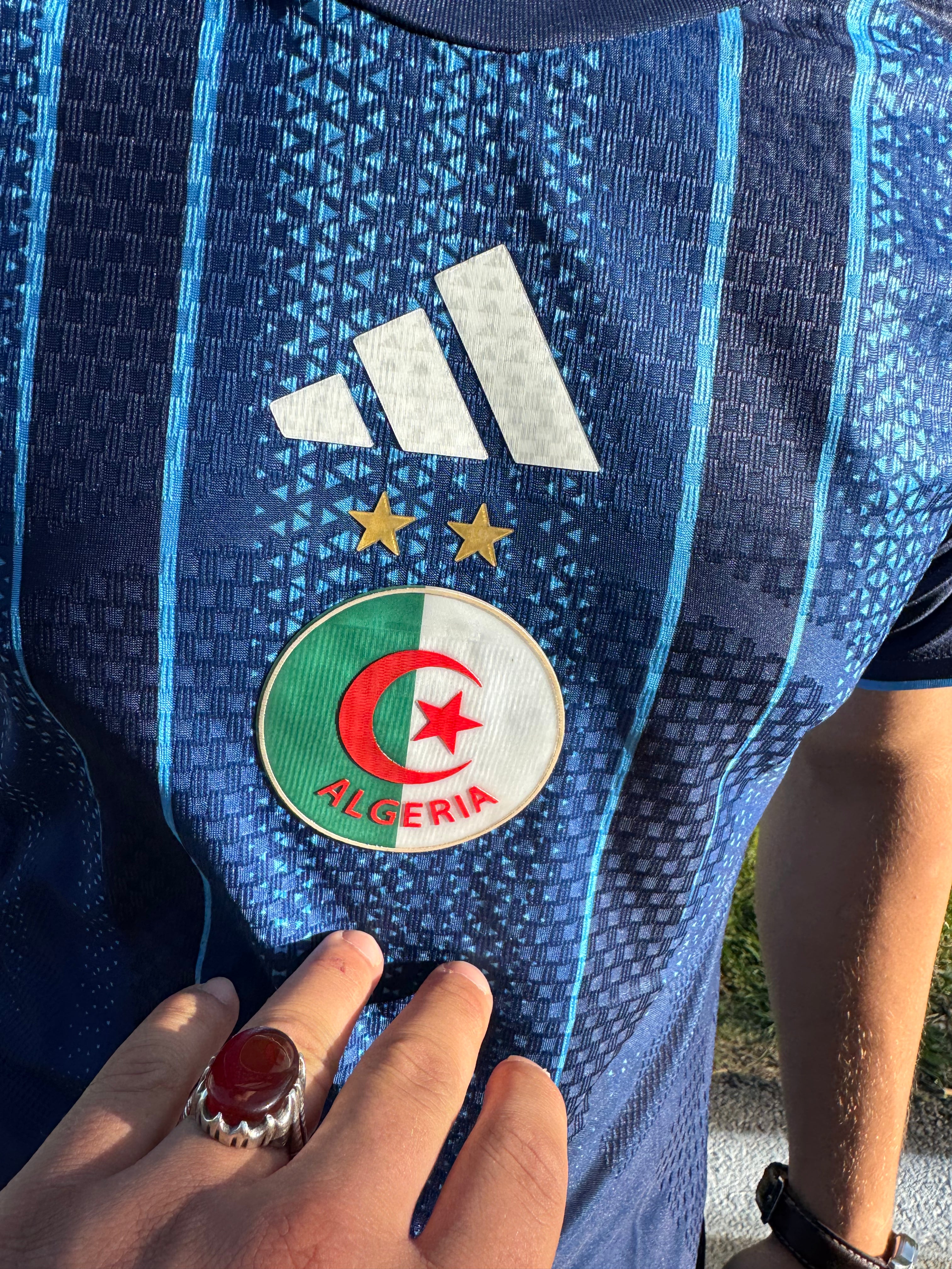 قميص المنتخب الجزائري 2026 الأزرق