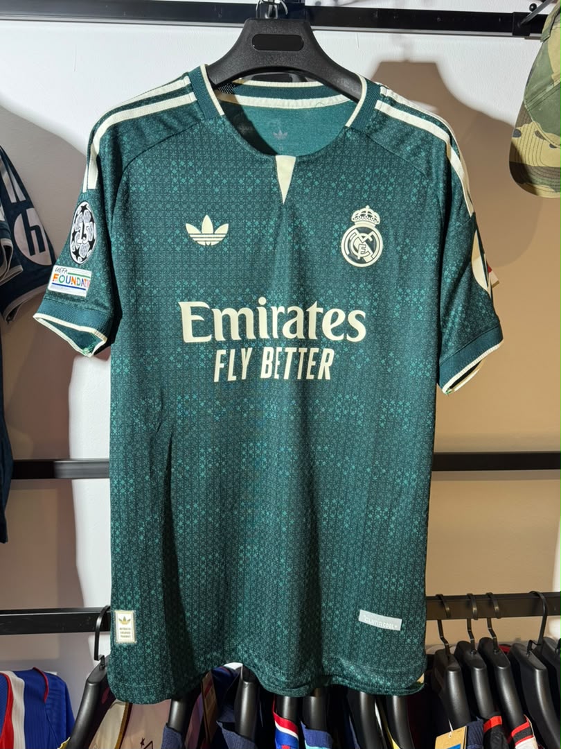 قميص ريال مدريد الأخضر الداكن 2027