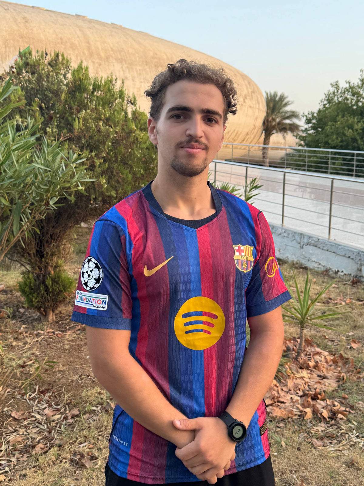 قميص برشلونة الأزرق والأحمر 2027