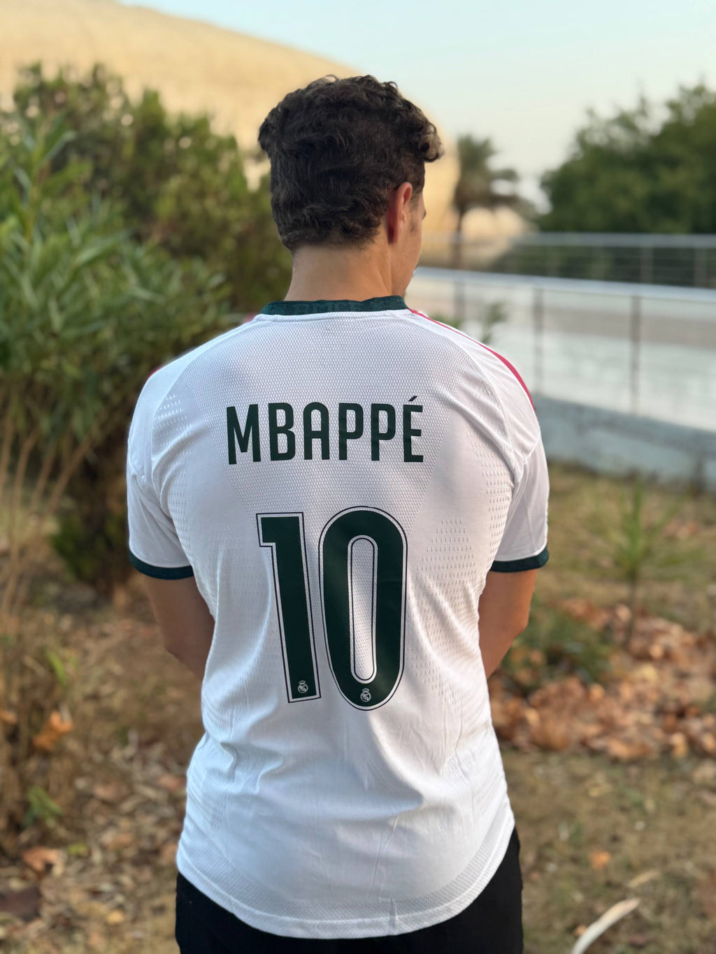2027 قميص ريال مدريد الأبيض