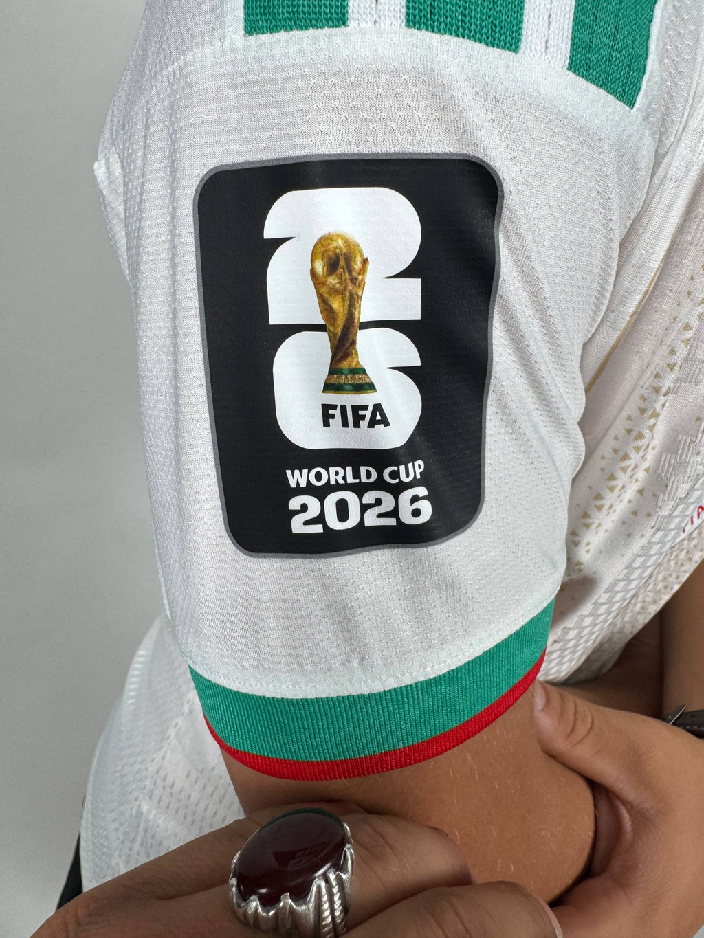 . قميص المنتخب الجزائري 2026 الأبيض