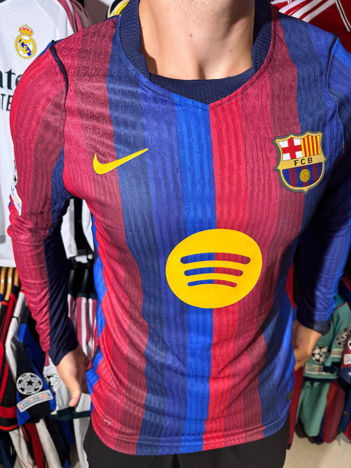 قميص برشلونة  الأزرق والأحمر2027 Manche longue