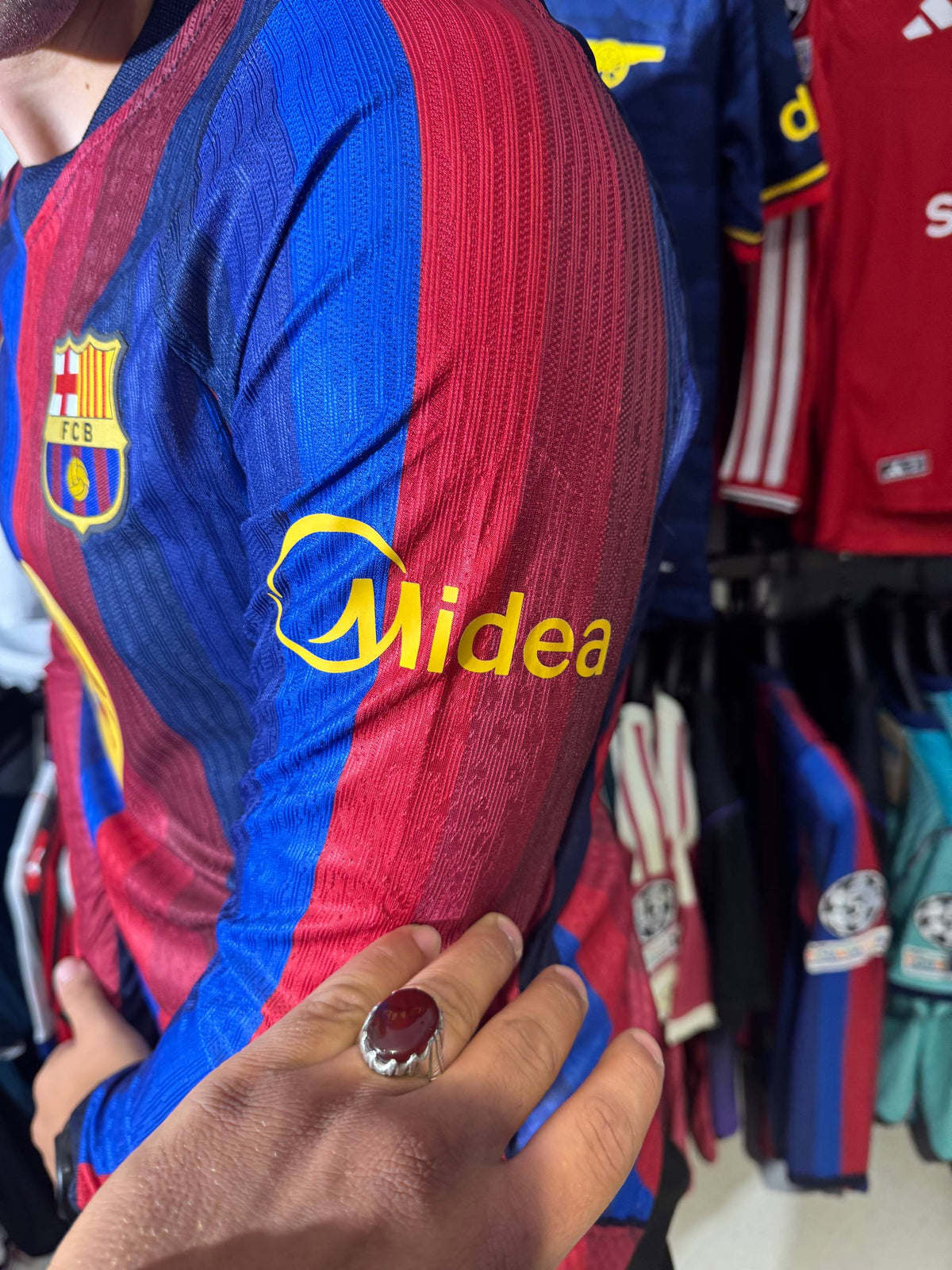 قميص برشلونة  الأزرق والأحمر2027 Manche longue
