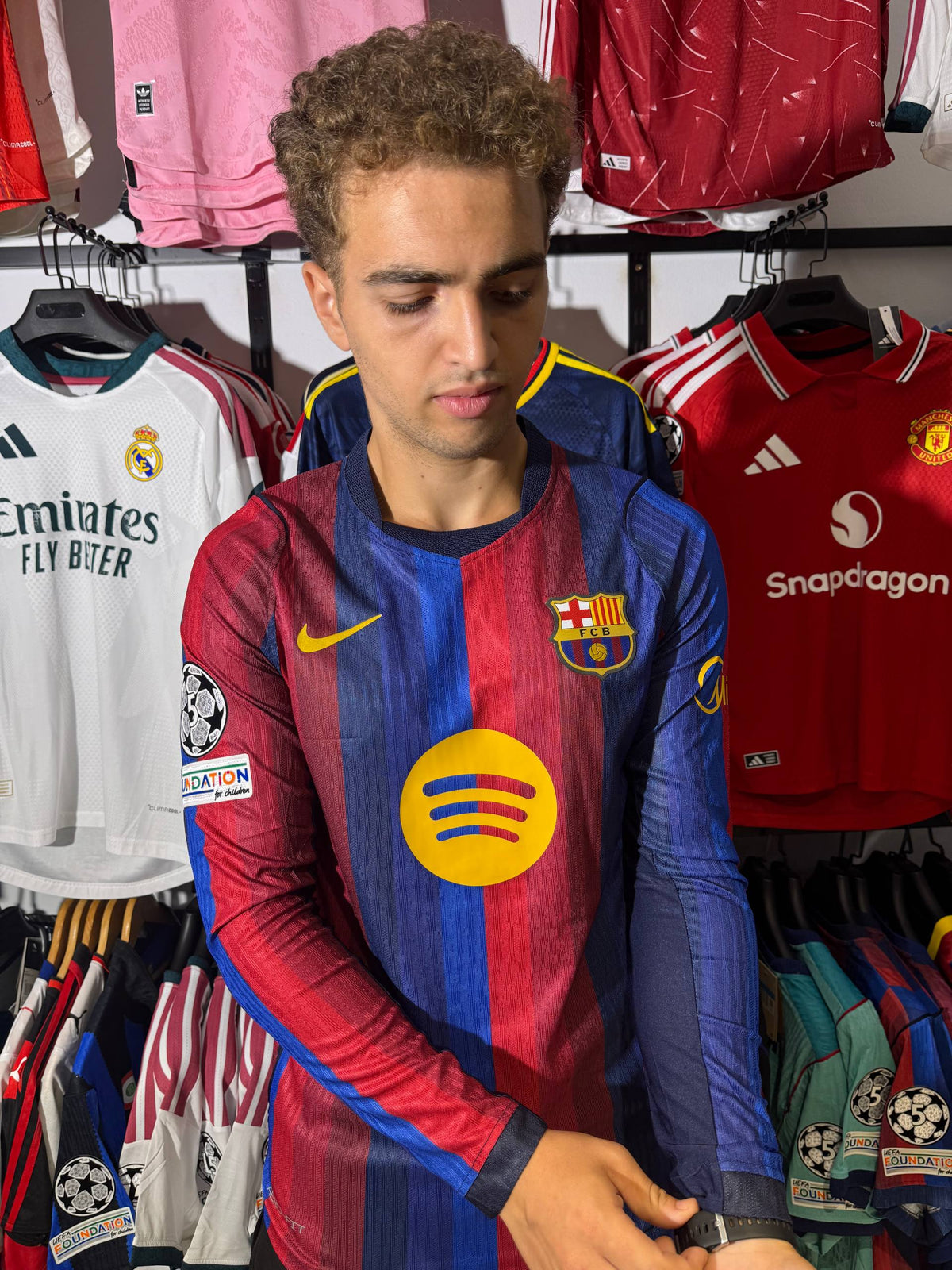 قميص برشلونة  الأزرق والأحمر2027 Manche longue