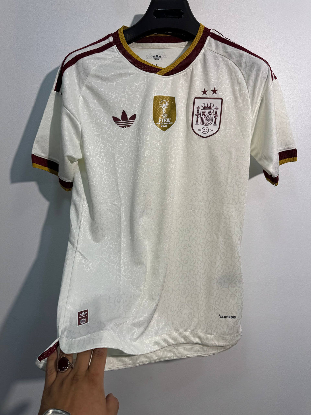 قميص المنتخب الإسباني الأبيض  2026