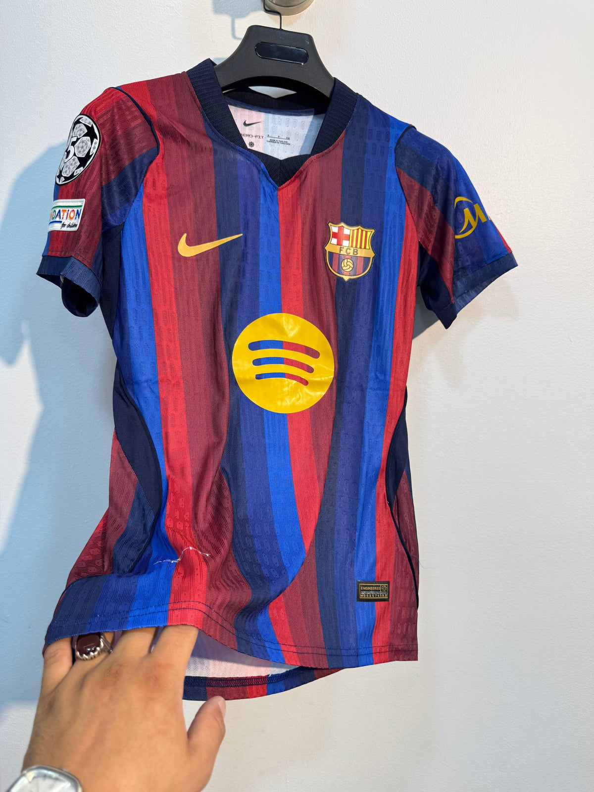 قميص برشلونة الأزرق والأحمر 2027