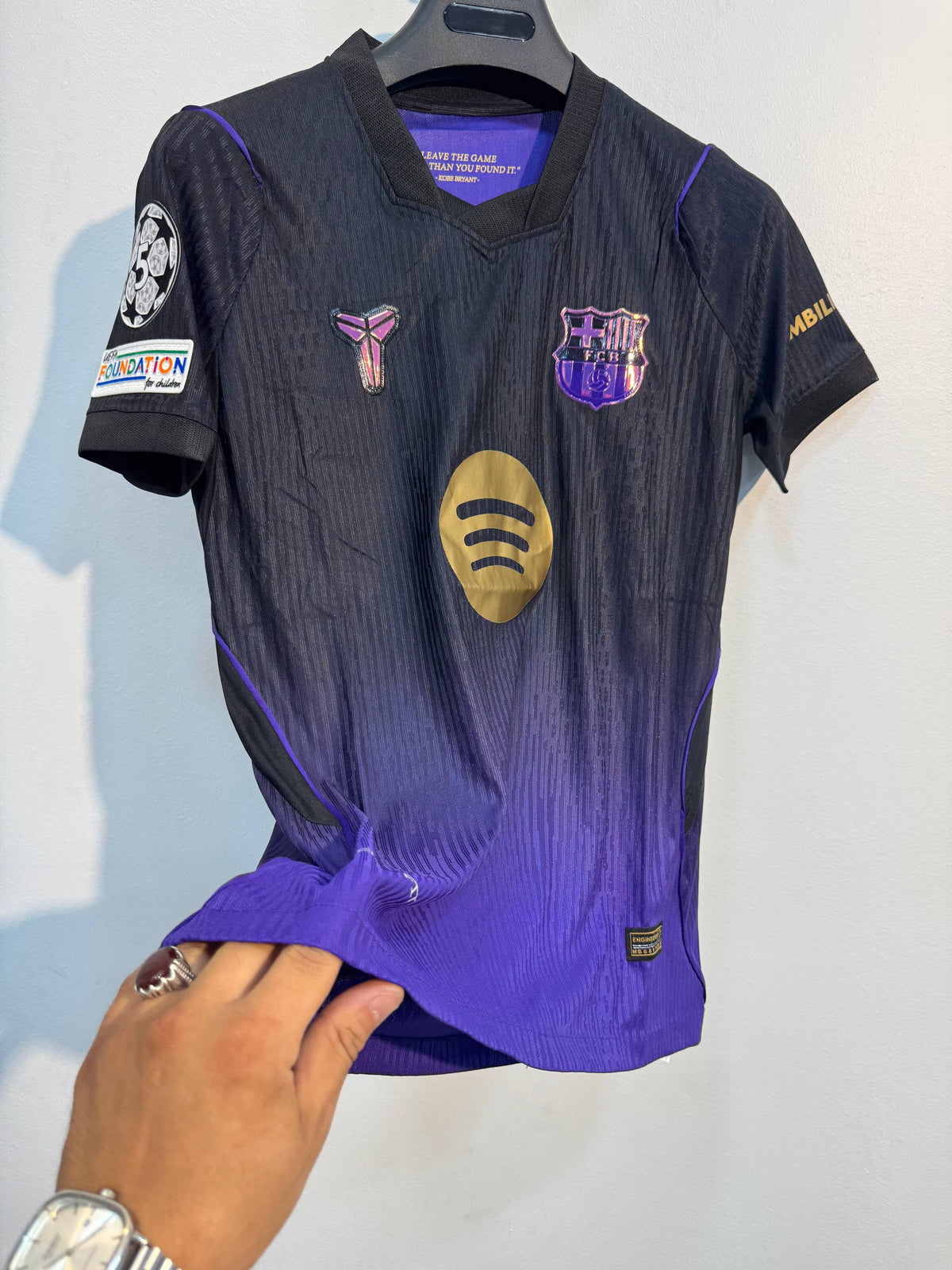 قميص برشلونة البنفسجي 2027