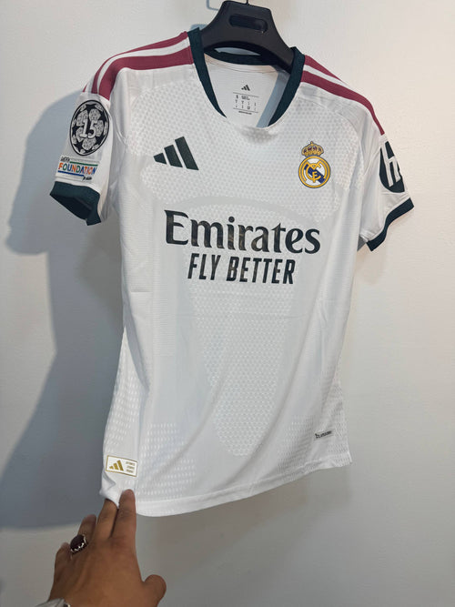 2027 قميص ريال مدريد الأبيض